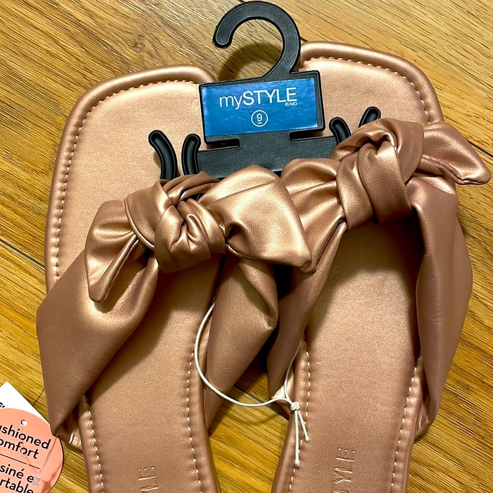 NWT slip on sandals - Picture 2 of 4